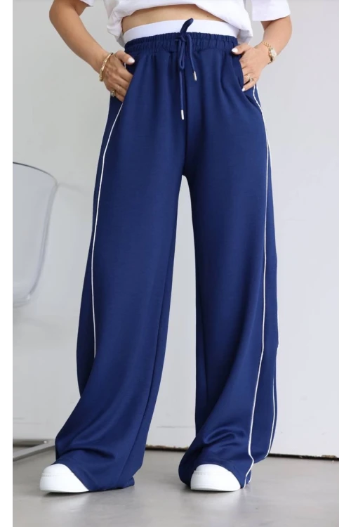 Kadın Lacivert Cepli Beli Lastikli Kemer Detaylı Şeritli Bol Paça Model Eşofman Altı HZL24S-ZK13001