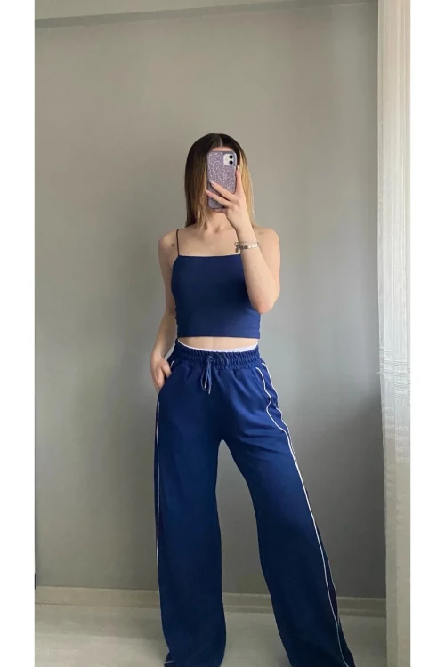 Kadın Lacivert Cepli Beli Lastikli Kemer Detaylı Şeritli Bol Paça Model Eşofman Altı HZL24S-ZK13001