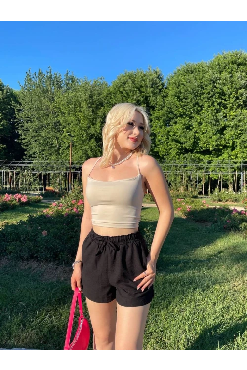 Kadın Siyah Beli Lastikli Yırtmaç Detaylı Cepli Keten Şort HZL24S-ZK11071