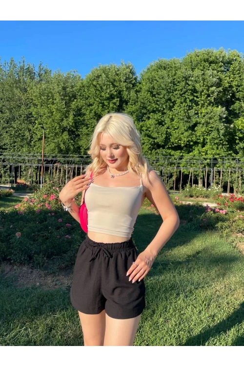 Kadın Siyah Beli Lastikli Yırtmaç Detaylı Cepli Keten Şort HZL24S-ZK11071