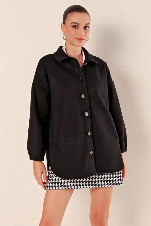 Kadın Siyah Cepli Düğme Kapamalı Geniş Kalıp Ceket HZL23W-BD106741
