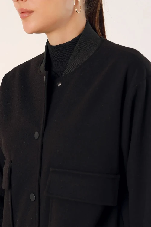 Kadın Siyah Çift Cepli Çıt Çıt Kapamalı İçi Saten Astarlı Crop Ceket HZL24W-BD106881