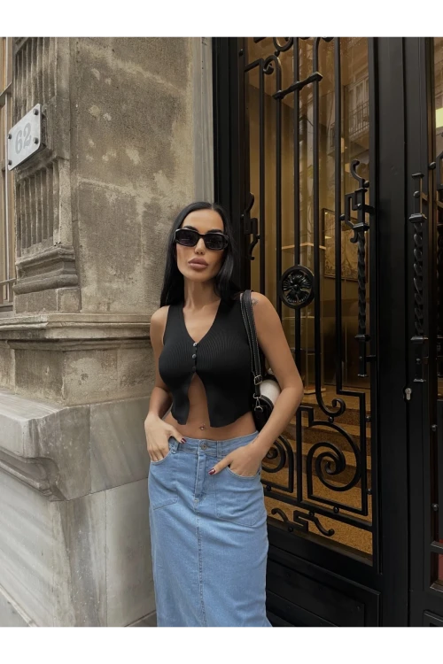 Kadın Siyah Düğmeli Crop Triko Yelek HZL24S-ZK10231