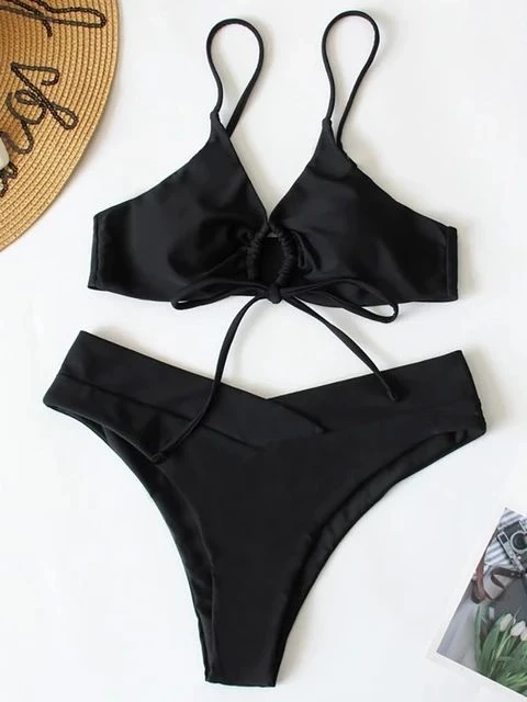 Kadın Siyah İp Detaylı Astarlı V Kesim Üçgen Bikini Takım HZL24S-LC2234