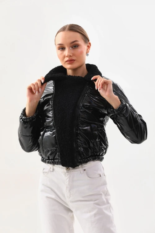 Kadın Siyah Rugan Yandan İçi Astarlı Beli Lastikli Crop Peluş Detaylı Mont HZL24W-BRC129381