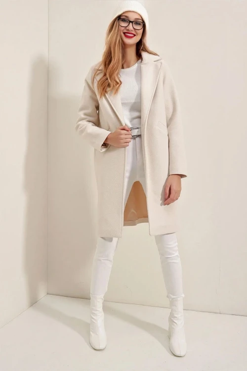 Kadın Açık Krem Tek Düğmeli Çift Cepli Astarlı Şık Kaşe Kaban HZL23W-BD190851