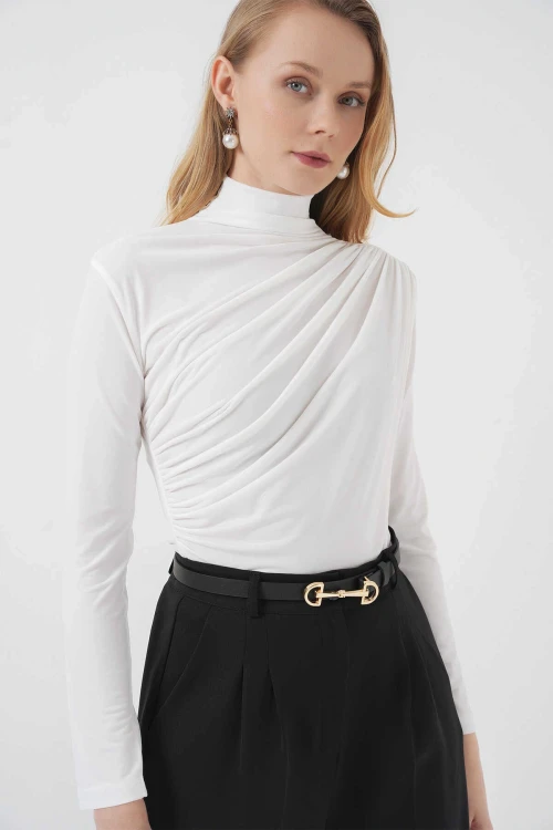 Kadın Beyaz Büzgü Detay Balıkçı Yaka Sandy Bluz HZL25W-BD19251