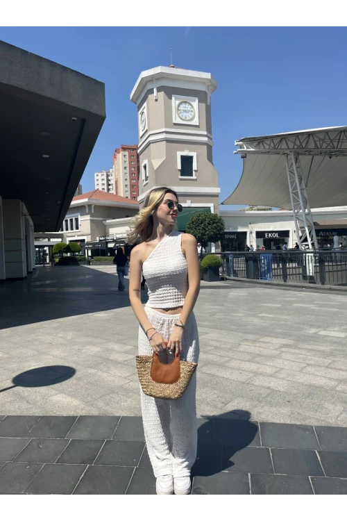 Kadın Beyaz Gofre Kumaş Tek Omuz Bluz HZL25S-ZK13271