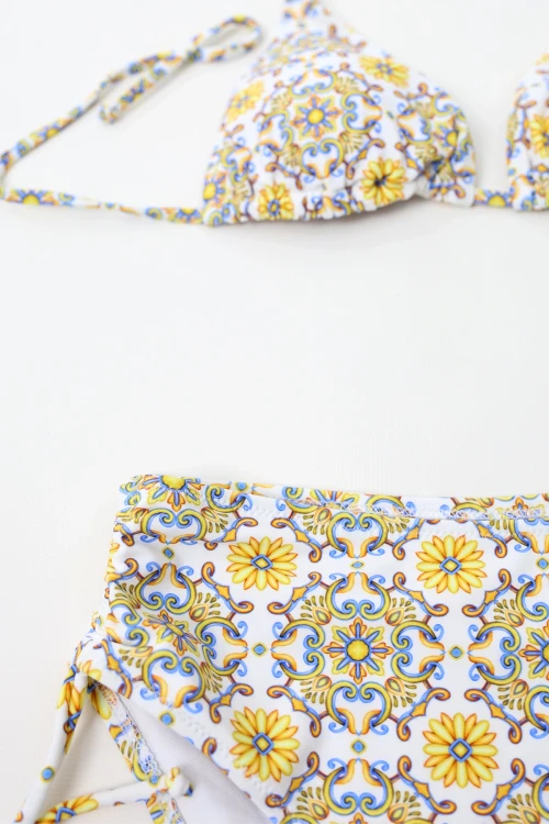 Kadın Beyaz Sarı Mavi Desenli Astarlı İp Bağlamalı Yüksek Bel Üçgen Bikini Takım HZL24S-LC3308