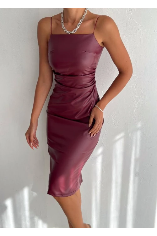 Kadın Bordo Askılı Yandan Drape Detaylı Suni Deri Elbise HZL24S-FRY122491