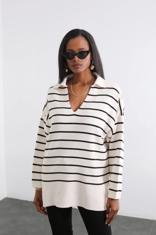 Kadın Ekru Siyah Çizgili Polo Yaka Triko Kazak  HZL25W-BD1100841