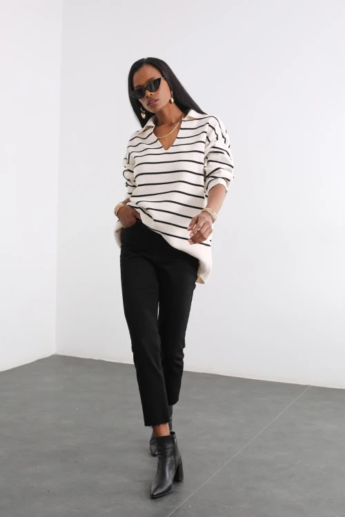 Kadın Ekru Siyah Çizgili Polo Yaka Triko Kazak  HZL25W-BD1100841