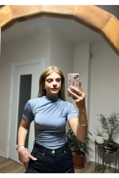 Kadın Gri Büzgü Detay Yarım Kol Sandy Bluz HZL25S-FRY121741