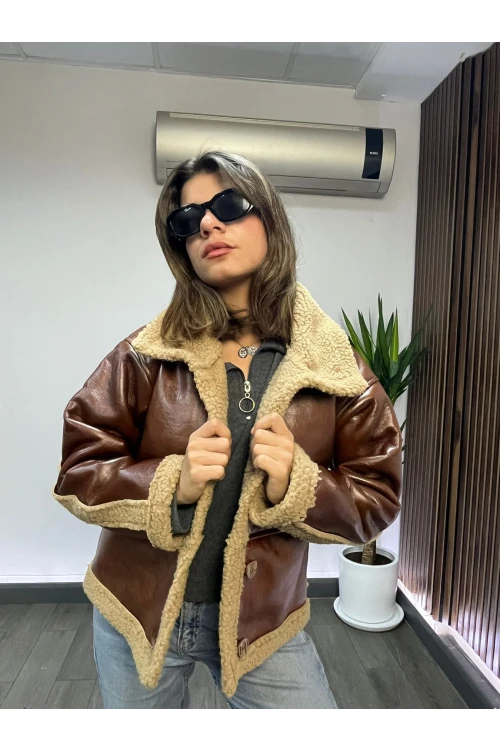 Kadın Kahverengi İçi Kürklü Düğmeli Suni Deri Mont HZL23W-BRC129331