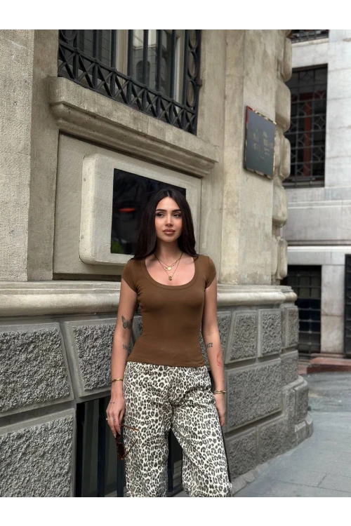 Kadın Kahverengi Oval Yaka T-Shirt HZL25S-ZK11681