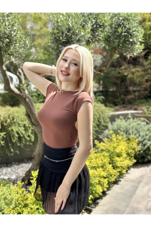 Kadın Kahverengi Sırt Dekolteli Kısa Kollu Bluz HZL24S-ZK10831