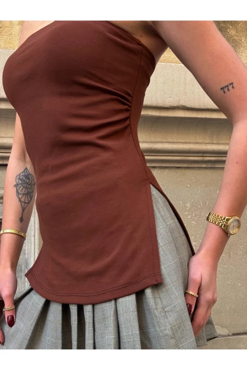 Kadın Kahverengi Yanı Büzgülü Çift Yırtmaçlı Straplez Bluz HZL24S-ZK13091