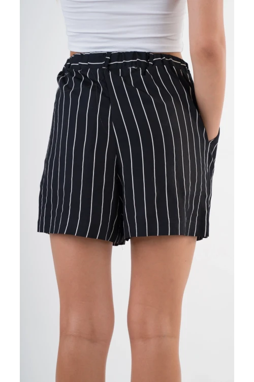 Kadın Siyah Çizgili Beli Lastikli Düğme Detaylı Cepli Şort HZL24S-YY277