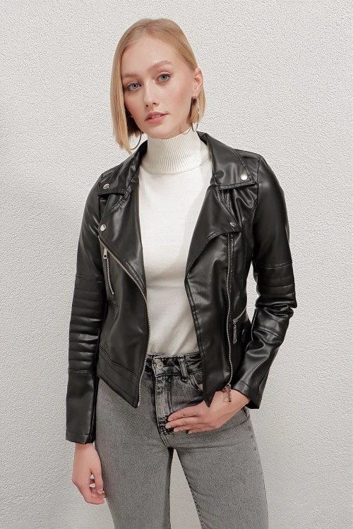 Kadın Siyah Kısa Suni Deri Astarlı Biker Ceket HZL22W-BD110251