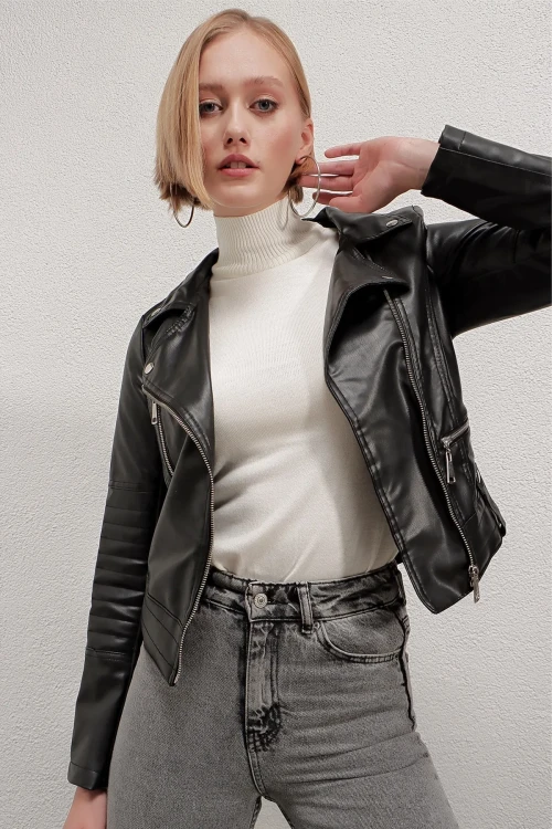 Kadın Siyah Kısa Suni Deri Astarlı Biker Ceket HZL22W-BD110251