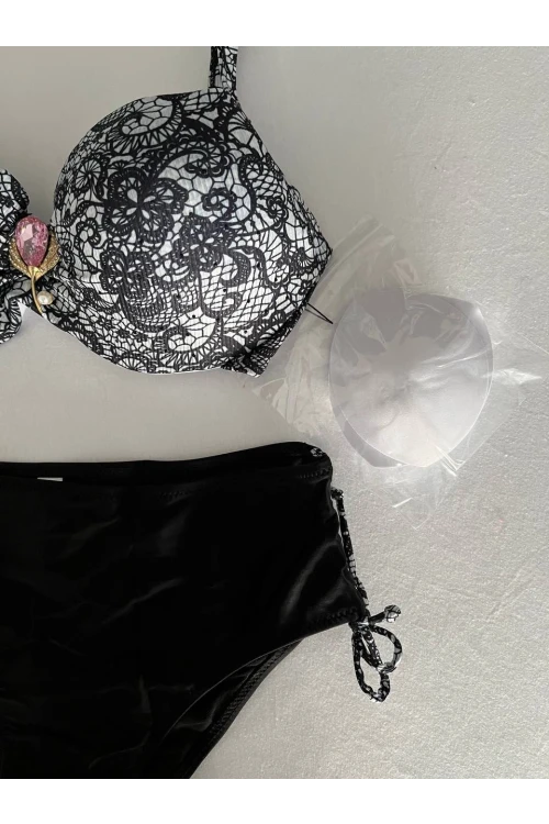 Kadın Siyah Taş İşlemeli Toka Aksesuarlı Bikini Takım HZL25S-LC3311