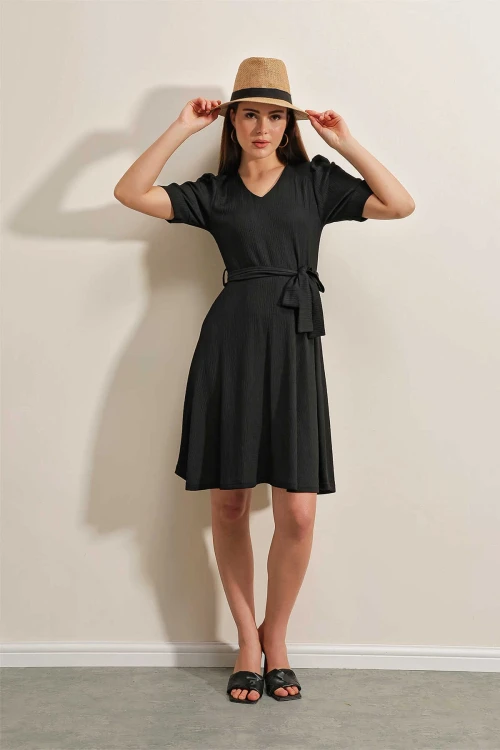 Kadın Siyah V Yaka Kuşaklı Örme Elbise HZL25S-BD123701