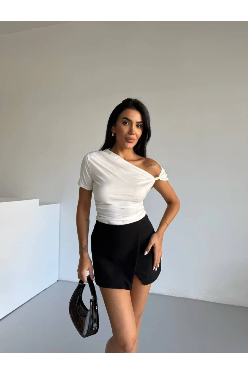 Kadın Beyaz Asimetrik Drapelim Omuz Aksesuarlı Sandy Bluz HZL25S-FRY123231