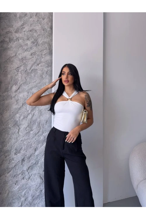 Kadın Beyaz Halter Yaka Metal Detaylı Şık Crop Bluz HZL25S-FRY123251