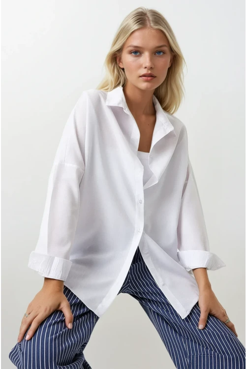 Kadın Beyaz Oversize Uzun Basic Gömlek HZL22W-BD139001