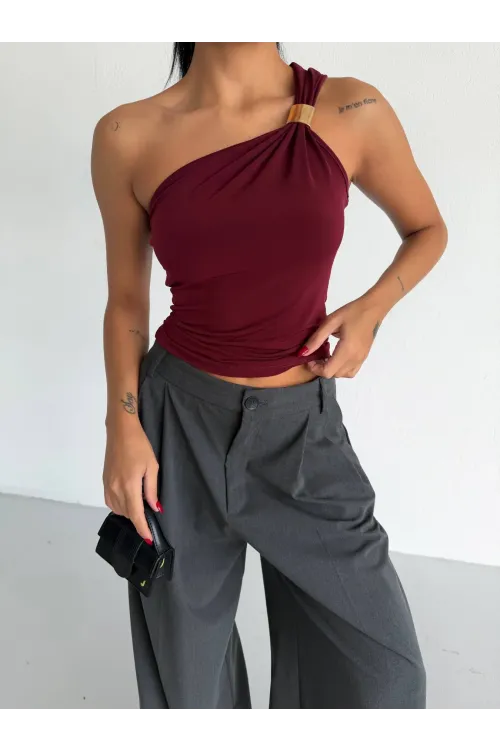 Kadın Bordo Tek Omuz Gold Metal Detaylı Sandy Bluz HZL26S-FRY123821
