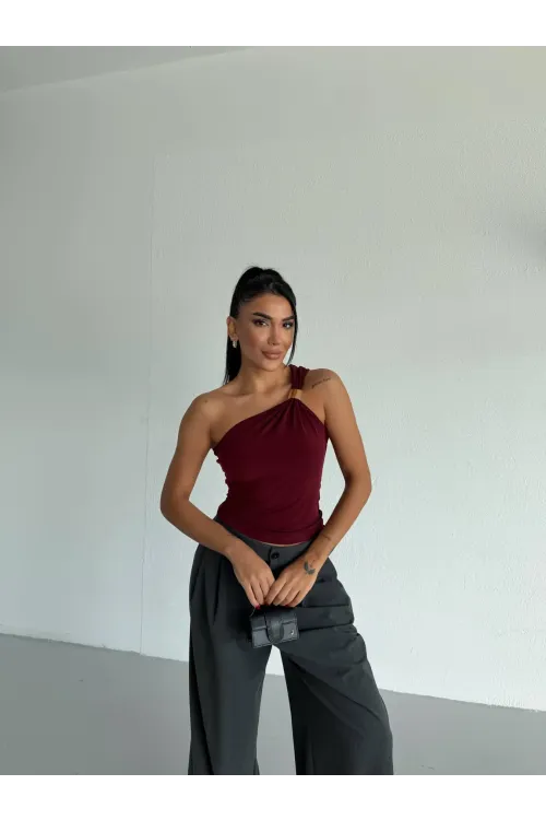 Kadın Bordo Tek Omuz Gold Metal Detaylı Sandy Bluz HZL26S-FRY123821