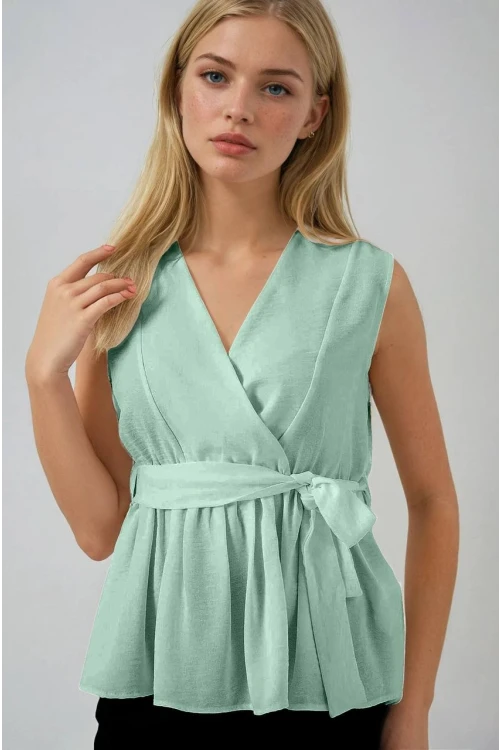 Kadın Çağla Yeşil Kruvaze Yaka Beli Lastikli Kuşaklı Bluz HZL25S-BD19661