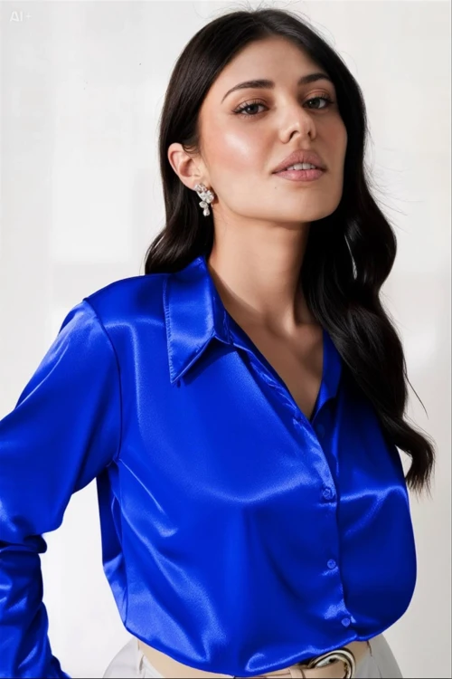 Kadın Canlı Mavi Hafif Dökümlü Saten Yüzeyli Gömlek HZL22W-BD139641