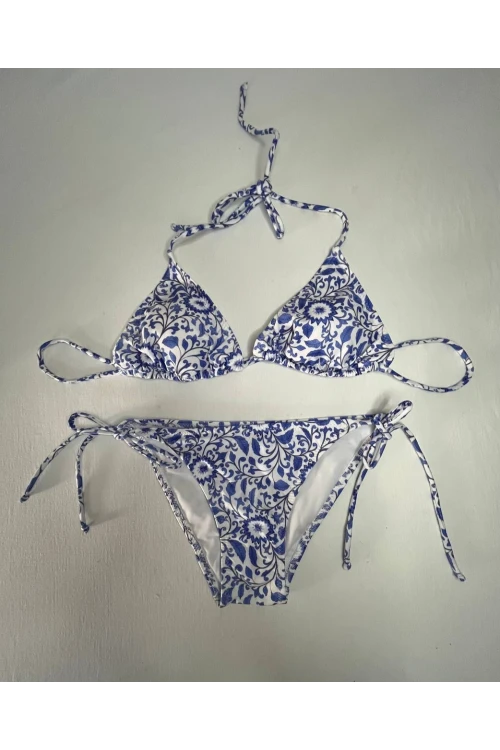 Kadın Çini Desen Mavi Beyaz Desen Boyundan İp Bağlamalı Üçgen Bikini Takımı HZL25S-LC5005