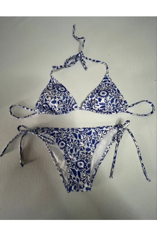 Kadın Çini Desen Mavi Beyaz Desen Boyundan İp Bağlamalı Üçgen Bikini Takımı HZL25S-LC5005