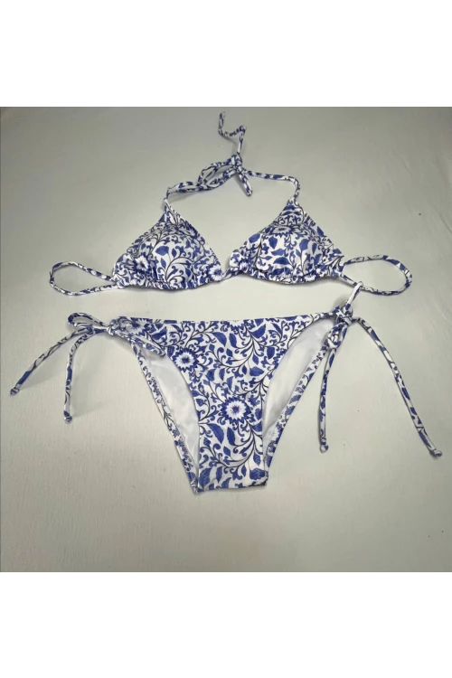 Kadın Çini Desen Mavi Beyaz Desen Boyundan İp Bağlamalı Üçgen Bikini Takımı HZL25S-LC5005