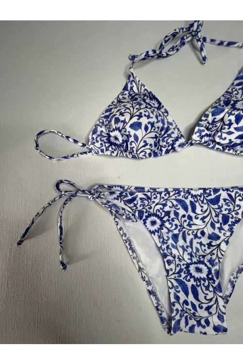 Kadın Çini Desen Mavi Beyaz Desen Boyundan İp Bağlamalı Üçgen Bikini Takımı HZL25S-LC5005