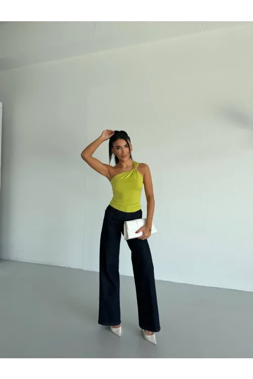 Kadın Fıstık Yeşili Tek Omuz Gold Metal Detaylı Sandy Bluz HZL26S-FRY123821