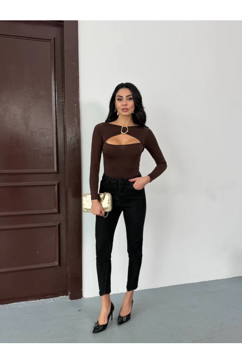 Kadın Kahverengi Uzun Kollu Göğüs Dekolteli Tokalı Bluz HZL25W-FRY123501