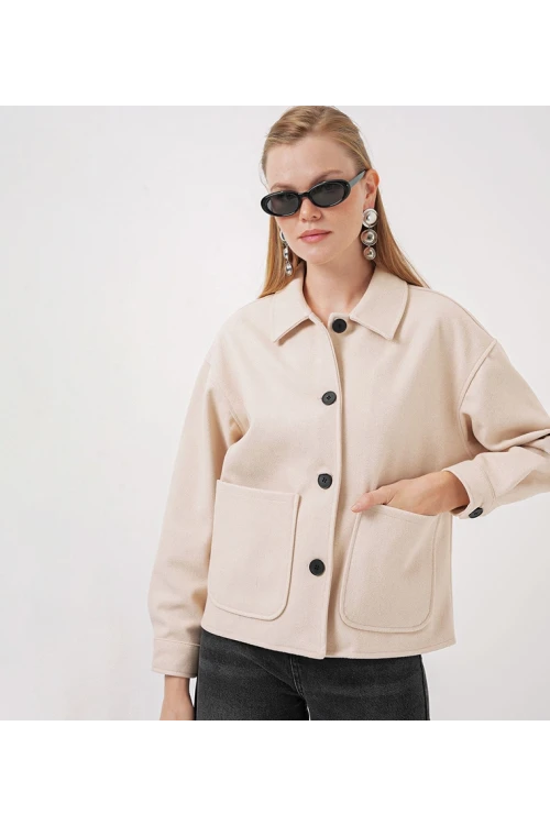 Kadın Krem Düğmeli Cepli Kısa Kaşe Ceket HZL25W-BD107131