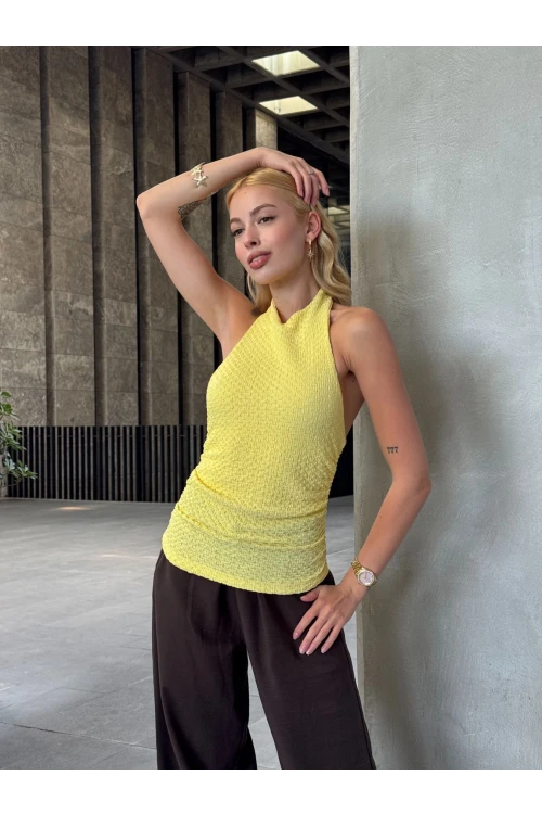 Kadın Sarı Boyundan Bağlamalı Gofre Kumaş Bluz HZL25S-ZK13631