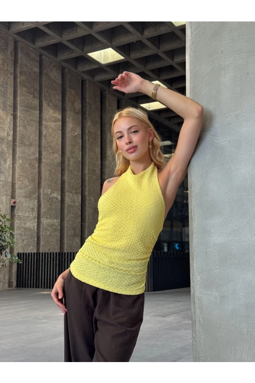 Kadın Sarı Boyundan Bağlamalı Gofre Kumaş Bluz HZL25S-ZK13631