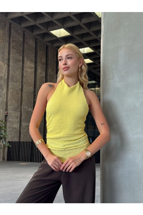 Kadın Sarı Boyundan Bağlamalı Gofre Kumaş Bluz HZL25S-ZK13631