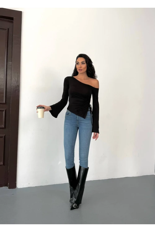 Kadın Siyah Asimetrik Kesim İspanyol Kol Beli Büzgülü Sandy Bluz HZL25W-FRY123591