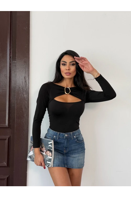 Kadın Siyah Göğüs Dekolteli Metal Detaylı Uzun Kollu Bluz HZL25W-FRY123501