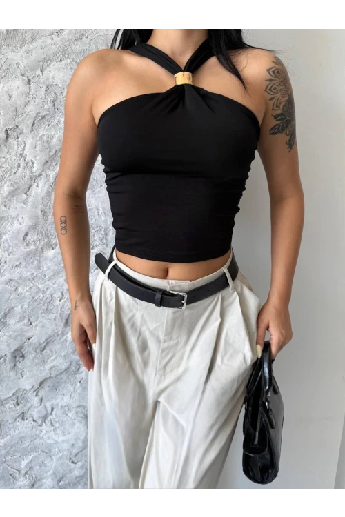 Kadın Siyah Halter Yaka Metal Detaylı Şık Crop Bluz HZL25S-FRY123251