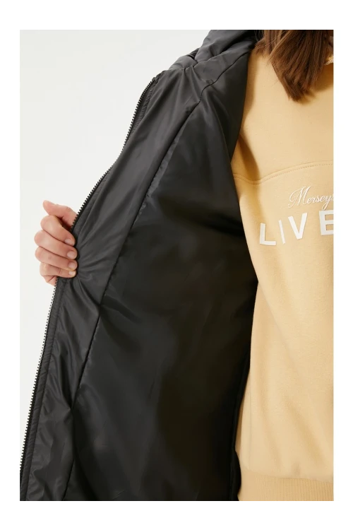 Kadın Siyah Kapşonlu Uzun Oversize Şişme Mont HZL22W-BD151201