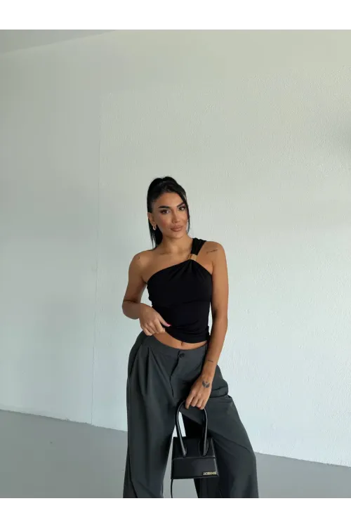 Kadın Siyah Tek Omuz Gold Metal Detaylı Sandy Bluz HZL26S-FRY123821