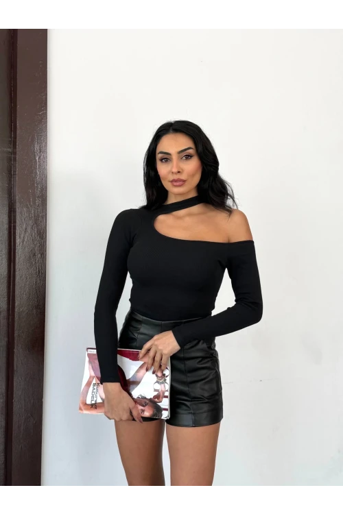 Kadın Siyah Tek Omuz Yırtmaç Detaylı Uzun Kollu Fitilli Kaşkorse Bluz HZL25W-FRY121531
