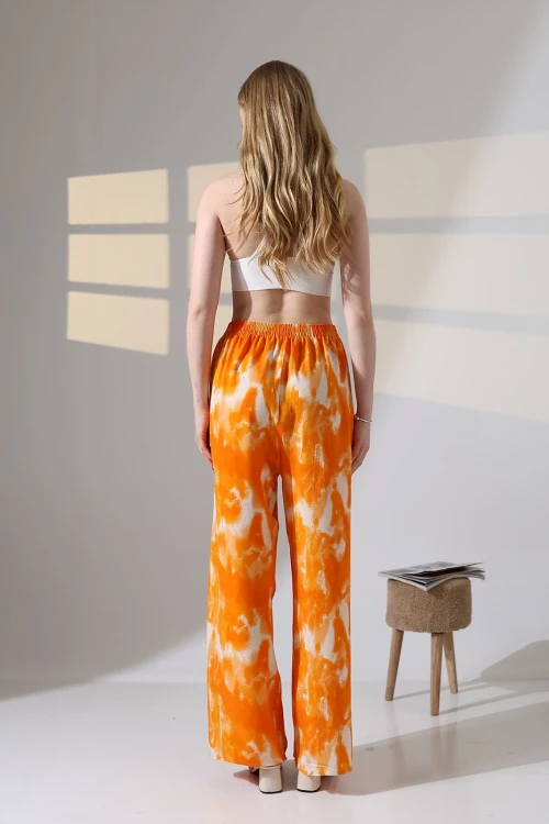 Kadın Turuncu Desenli Beli Lastikli Cepsiz Bol Kesim Viskon Pantolon HZL25S-DSB17771